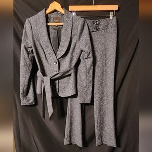 The Limited 2 piece pant suit